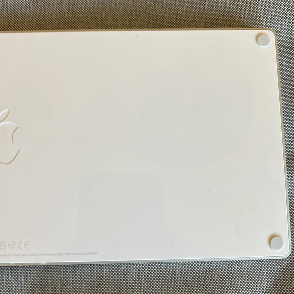 Apple Magic Keyboard for Mac iPad and iPhone Silver (charger not included)